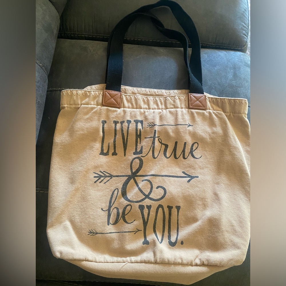 This is a Thirty-One Wander Tote with the "Live True & Be You" Discontinued